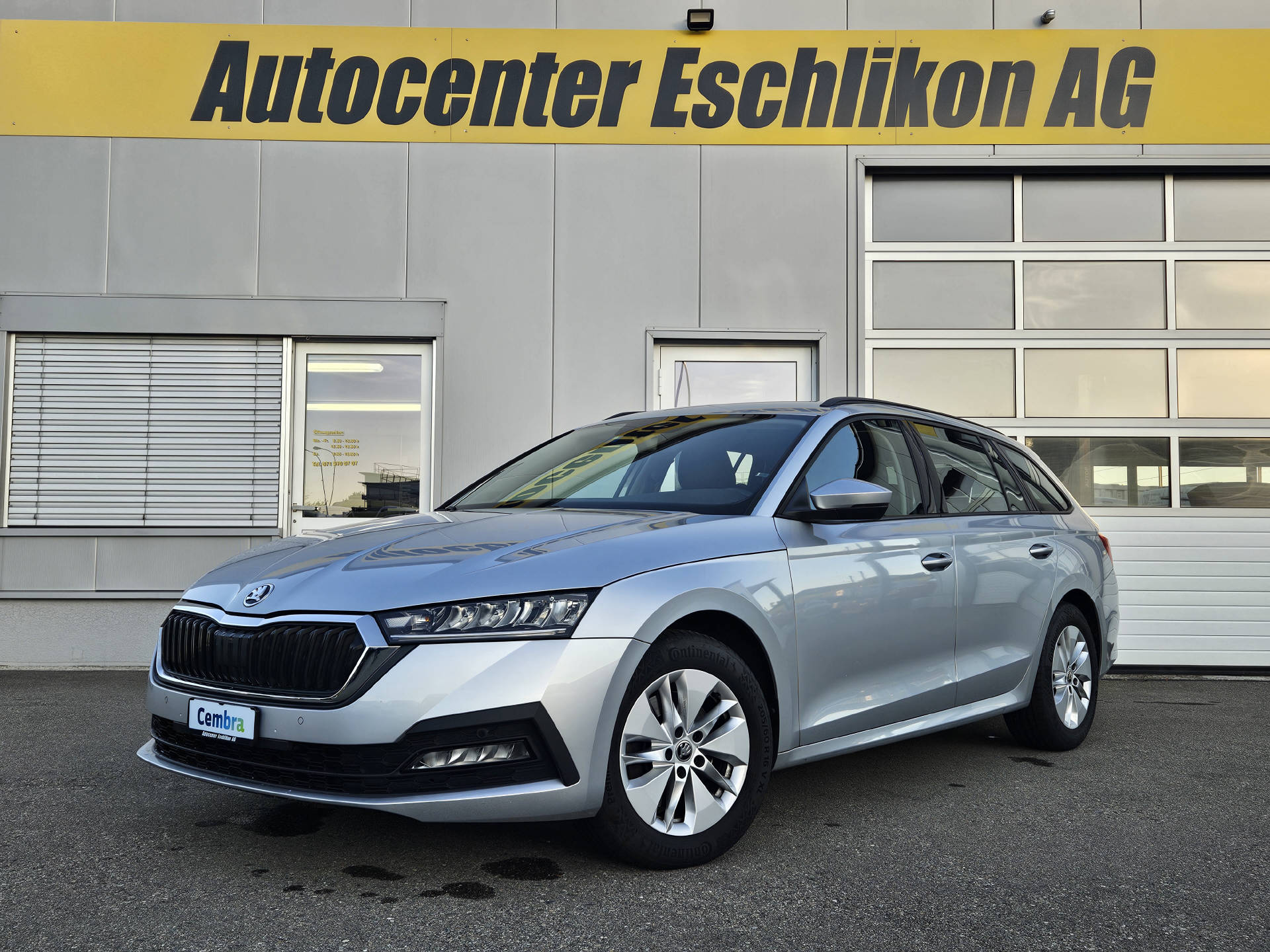 SKODA Octavia Combi 2.0 TDI Ambition 4x4 DSG * Frisch ab MFK * Anhängerkupplung * 8- fach bereift *