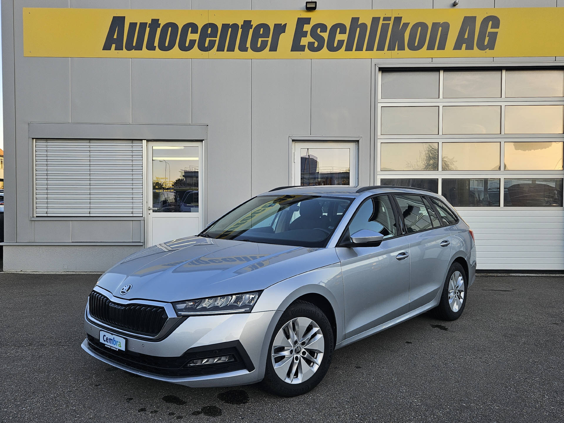 SKODA Octavia Combi 2.0 TDI Ambition 4x4 DSG * Frisch ab MFK * Anhängerkupplung * 8- fach bereift *-showroom-element-2