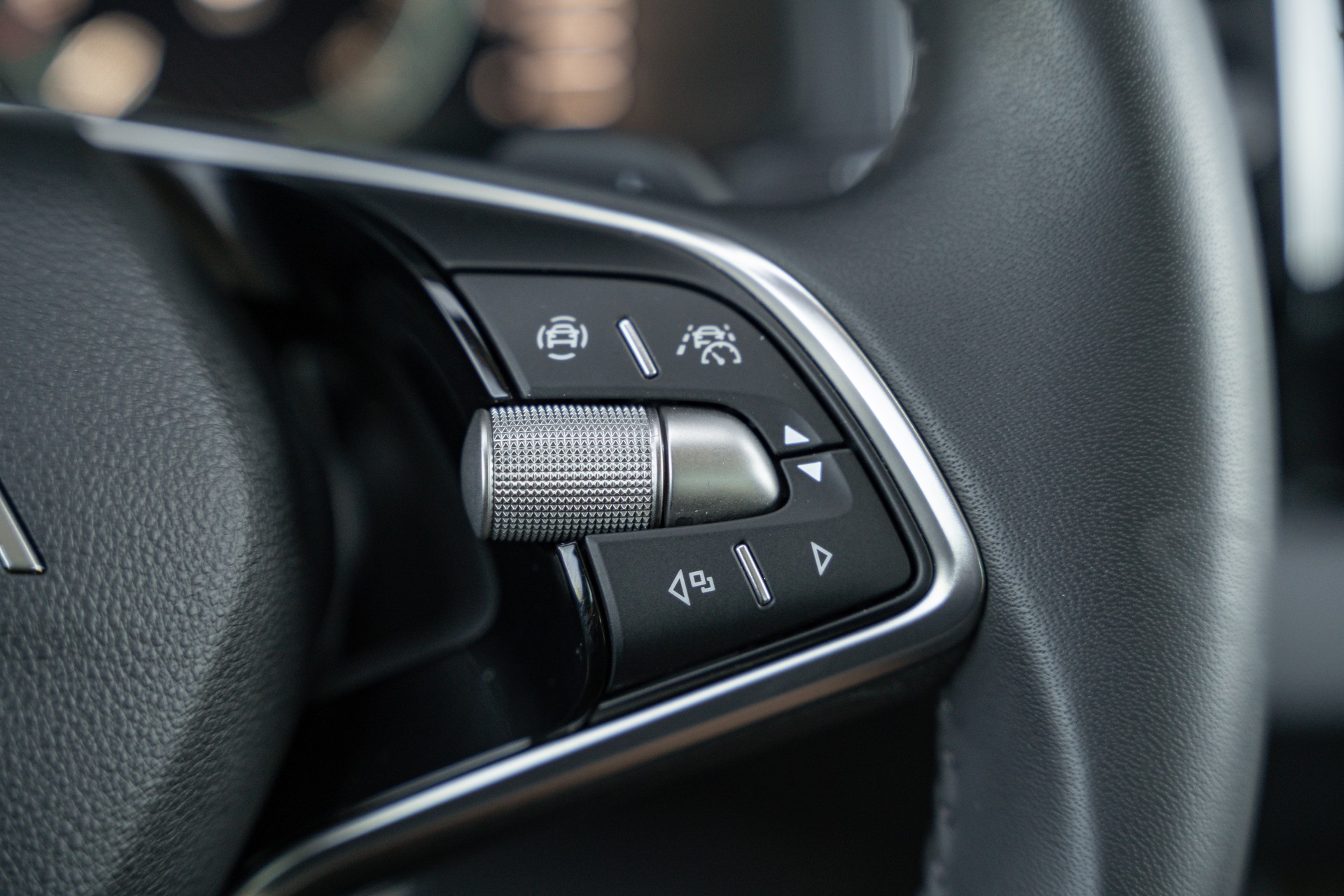 SKODA Karoq 1.5 TSI Selection DSG-image-18