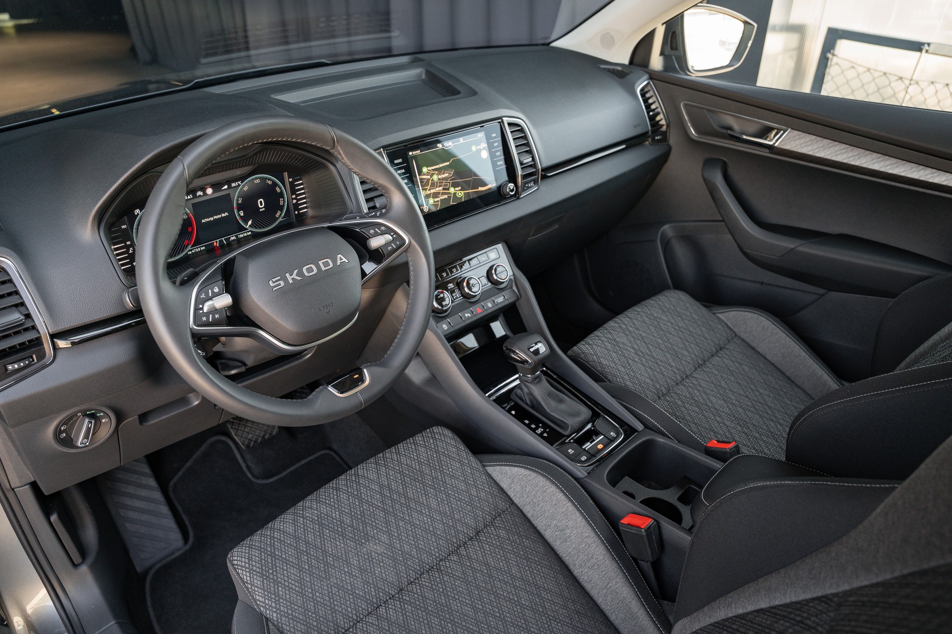 SKODA Karoq 1.5 TSI Selection DSG-image-12
