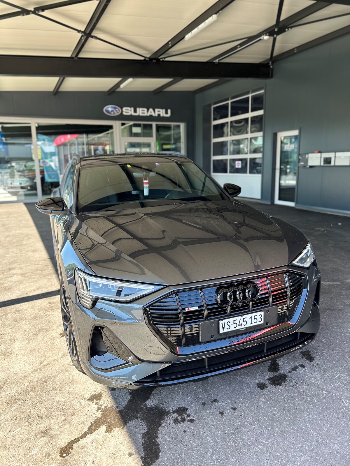 AUDI e-tron 55 S Line Black Edition quattro-image-2