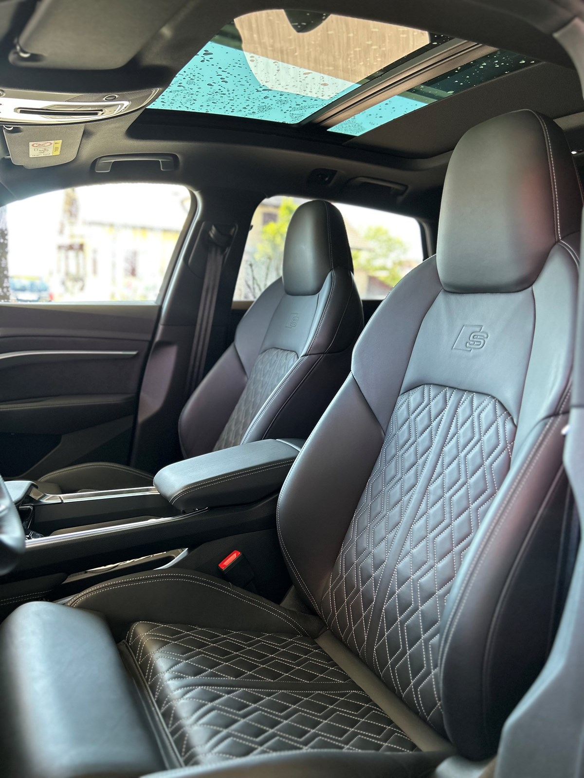 AUDI e-tron 55 S Line Black Edition quattro-image-5