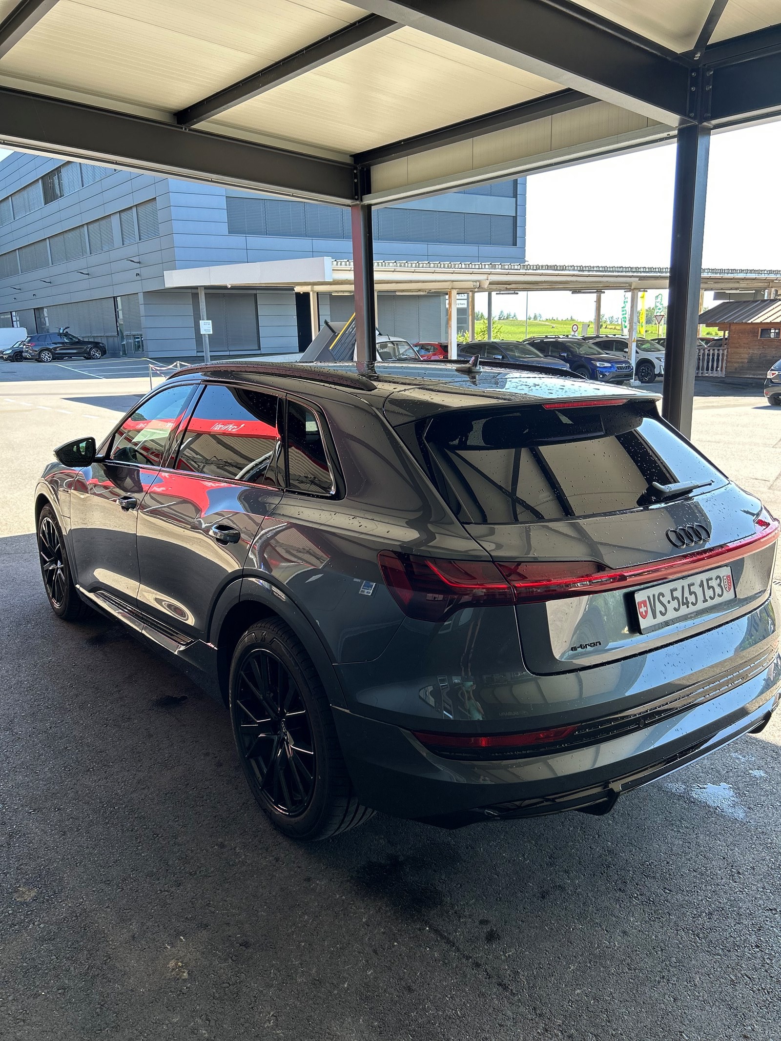 AUDI e-tron 55 S Line Black Edition quattro-image-3