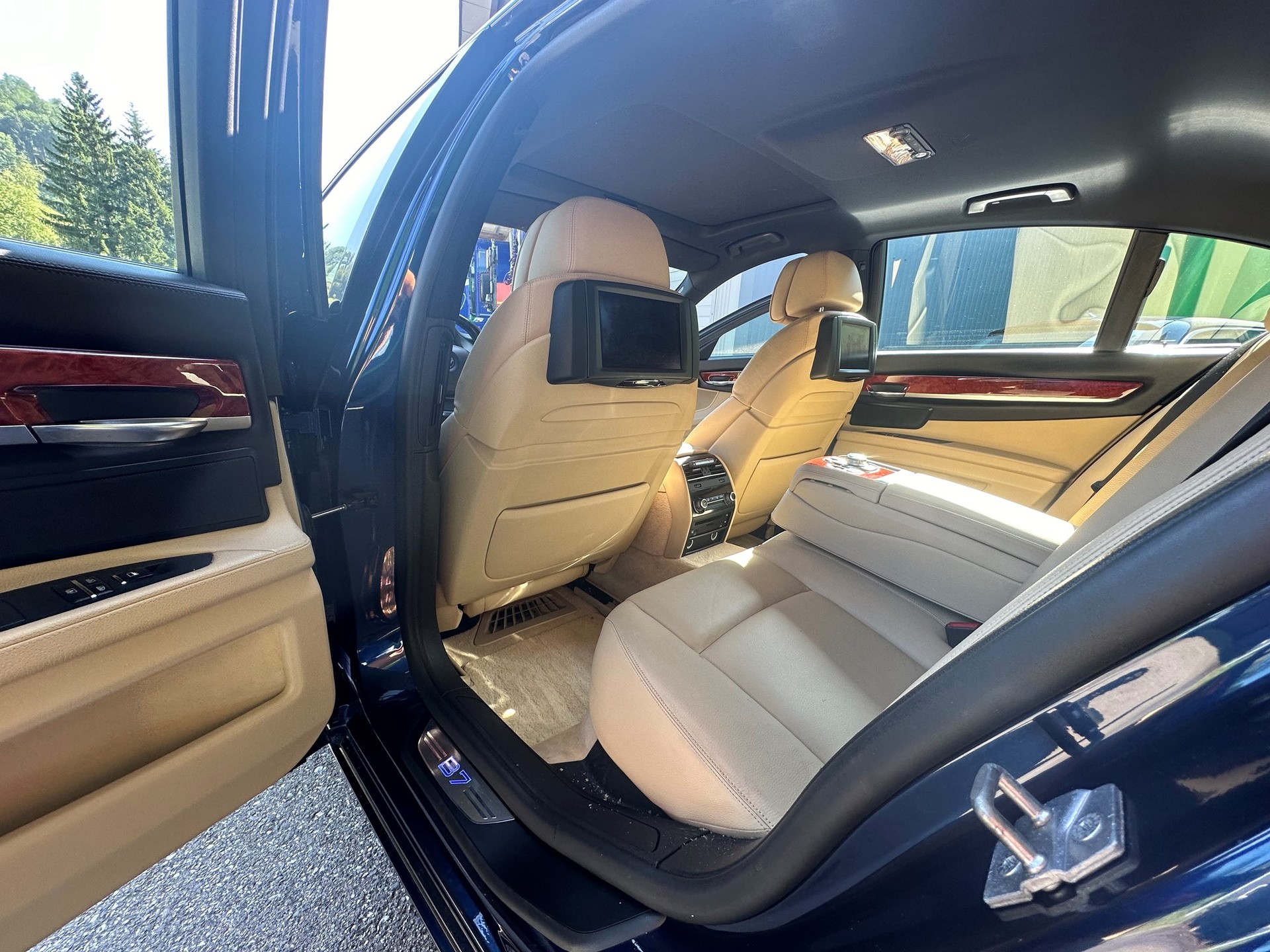 BMW-ALPINA 7 SERIES B7 BiTurbo-image-5