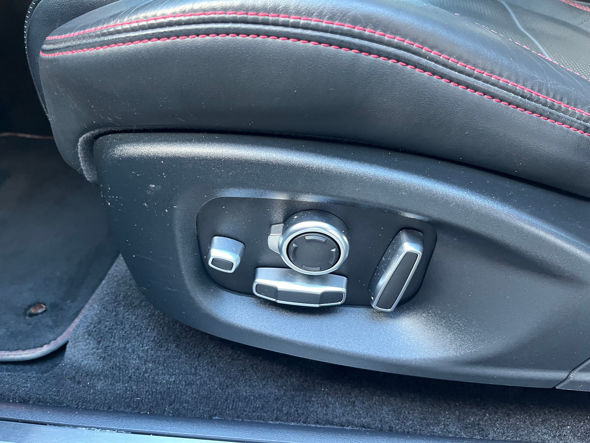 JAGUAR E-Pace 2.0 P250 First Edition AWD Automatik-image-8