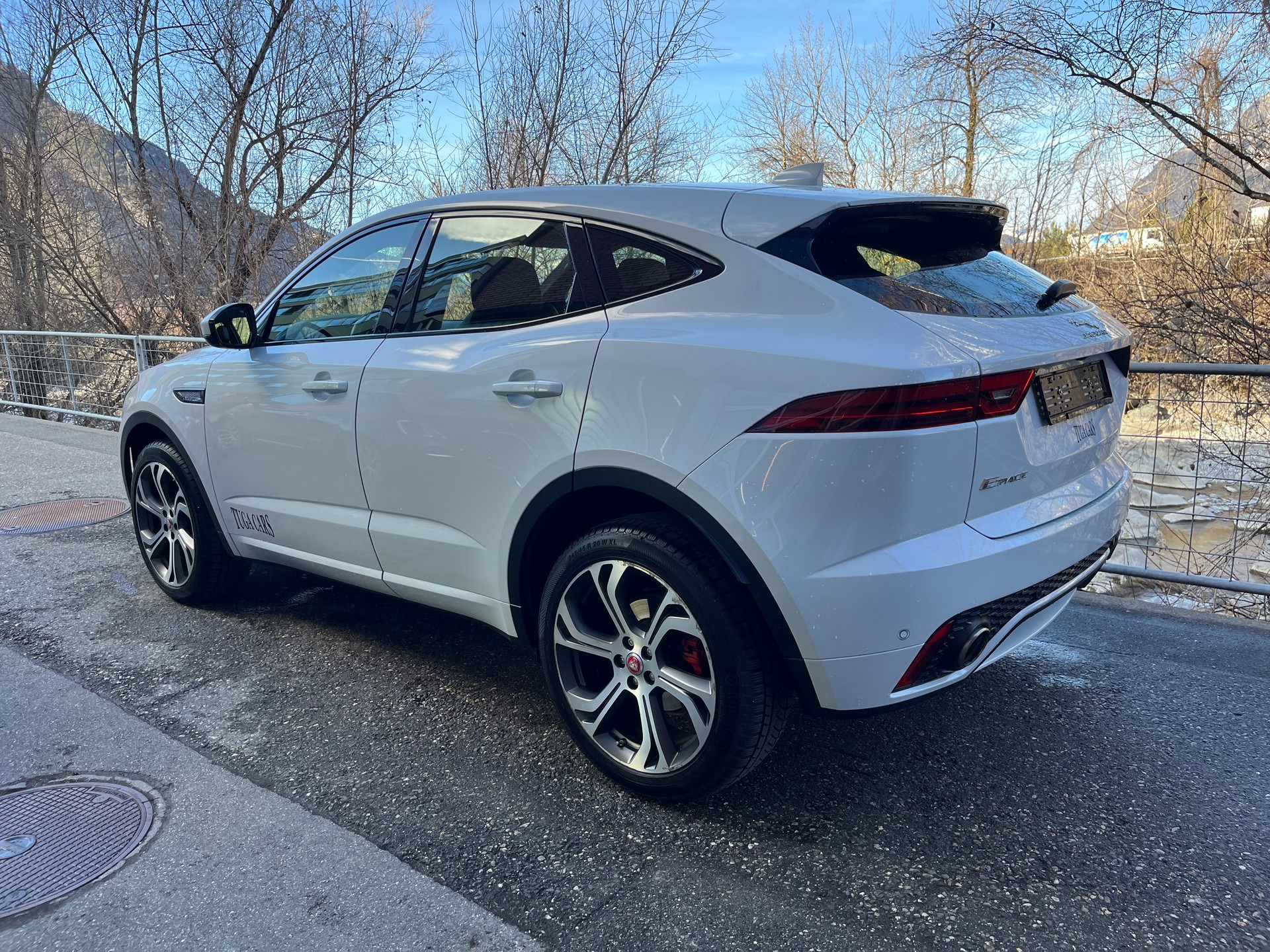 JAGUAR E-Pace 2.0 P250 First Edition AWD Automatik-image-2