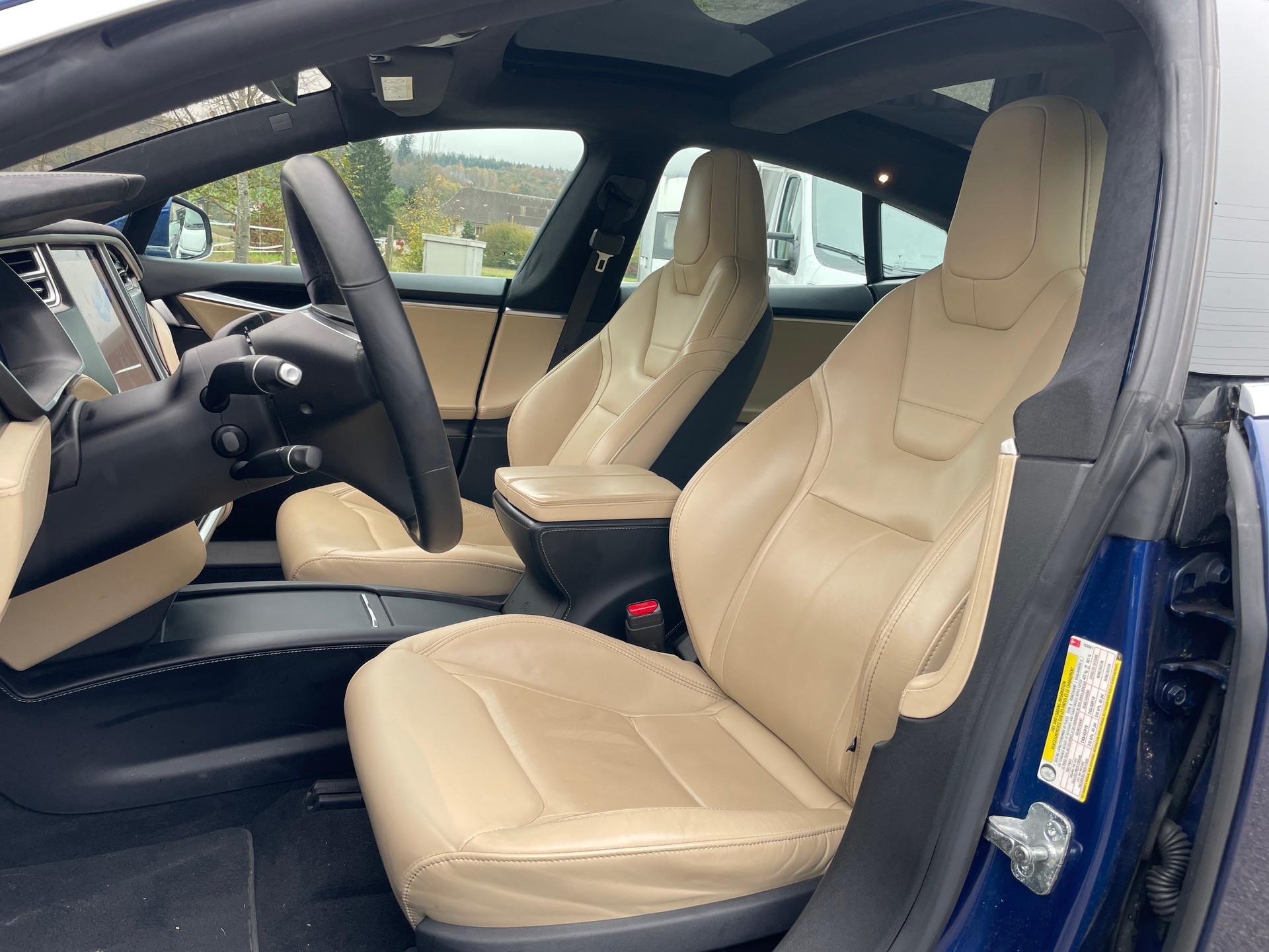 TESLA Model S 90 D-image-13
