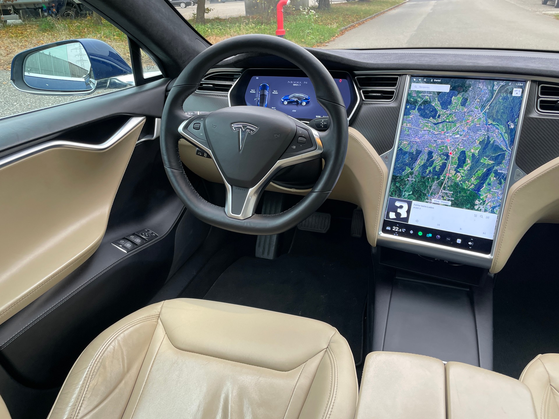 TESLA Model S 90 D-image-15