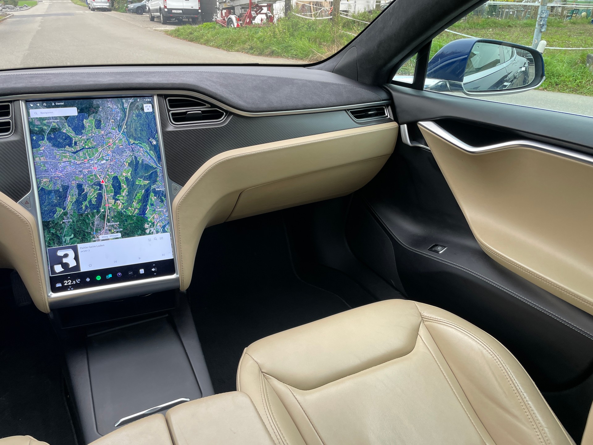 TESLA Model S 90 D-image-17