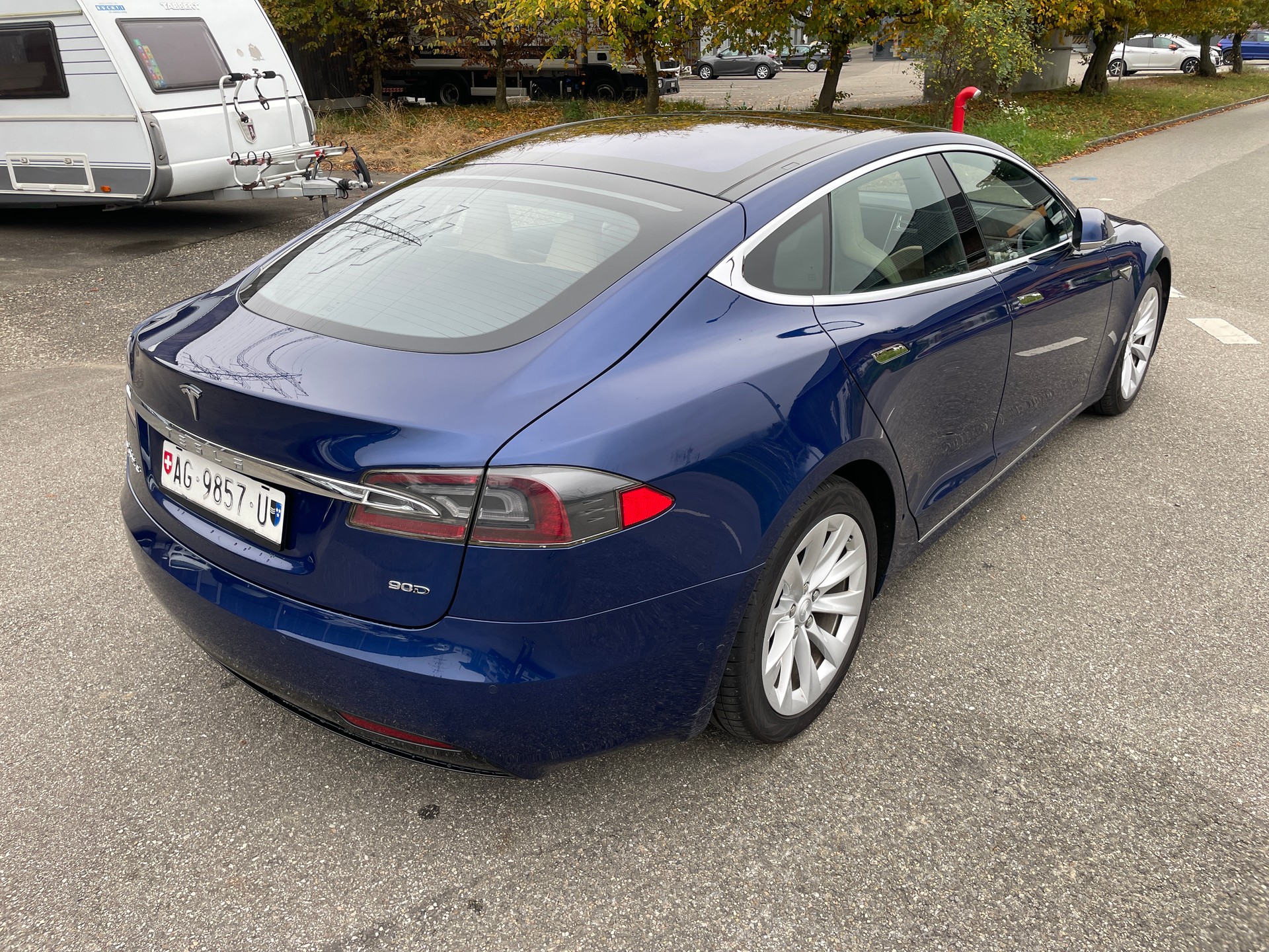TESLA Model S 90 D-image-8