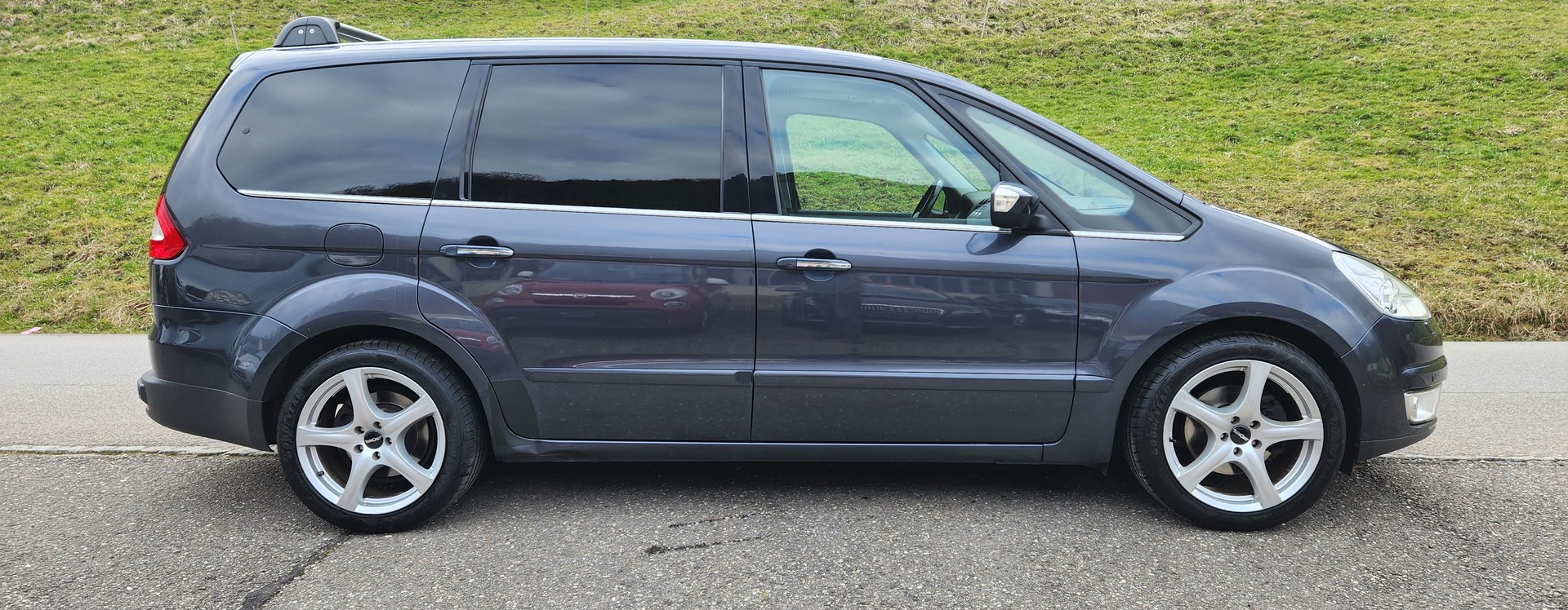 FORD Galaxy 2.0 TDCi Ghia Automatic-image-2