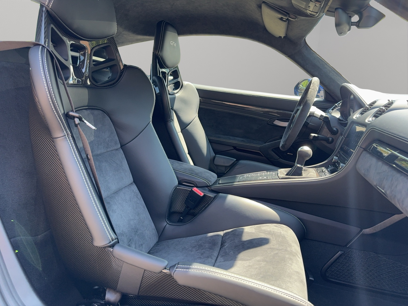 PORSCHE Cayman 718 4.0 GT4-image-9