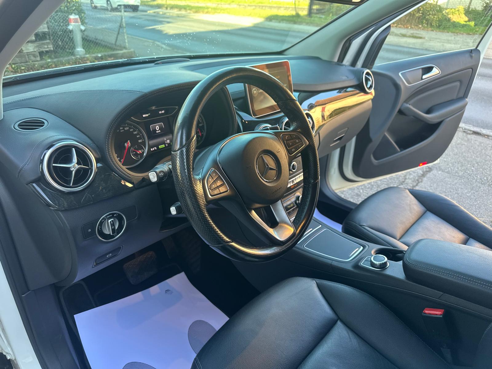 MERCEDES-BENZ B Electric Drive-image-8