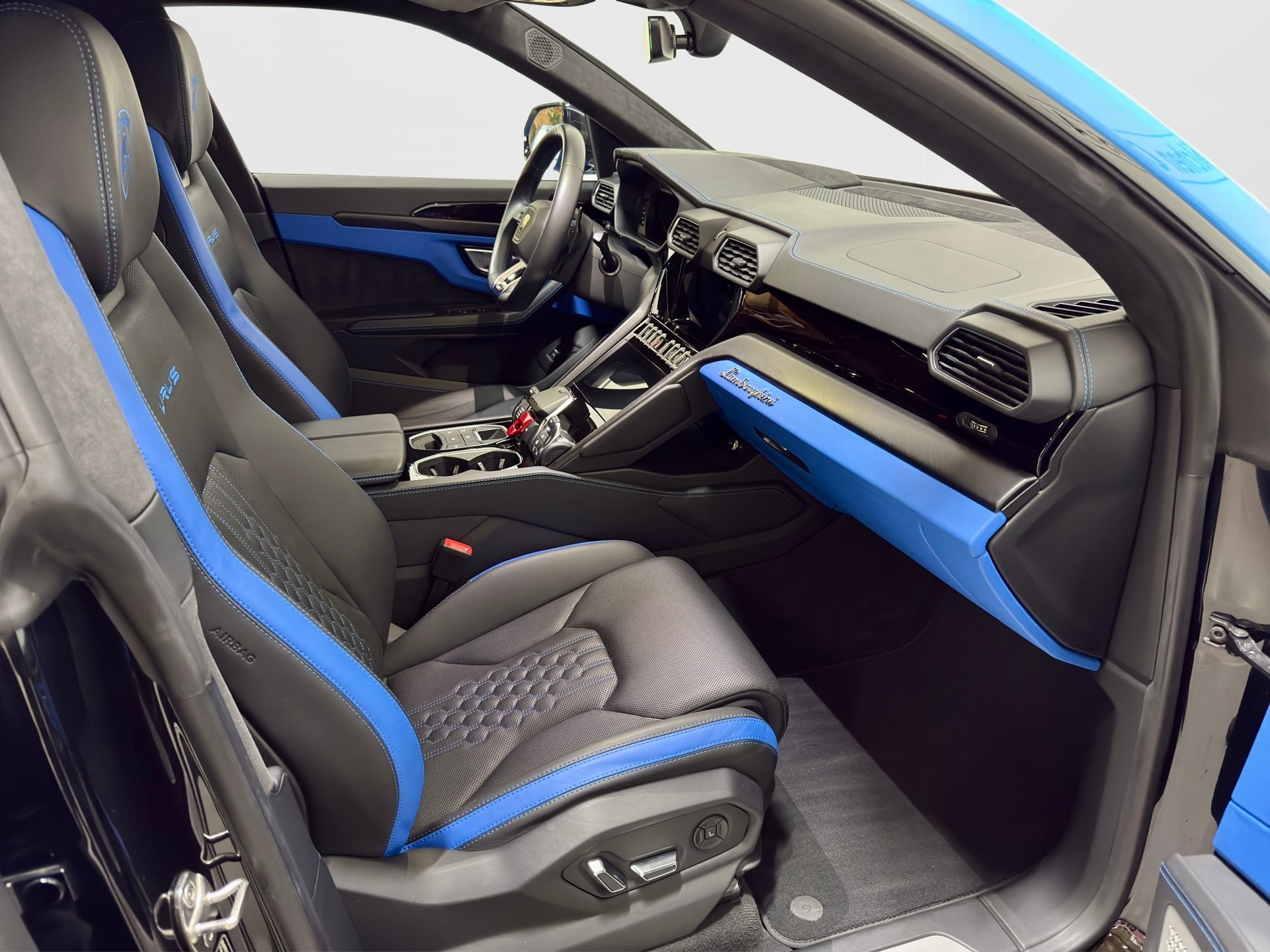 LAMBORGHINI Urus S E-Gear-image-10