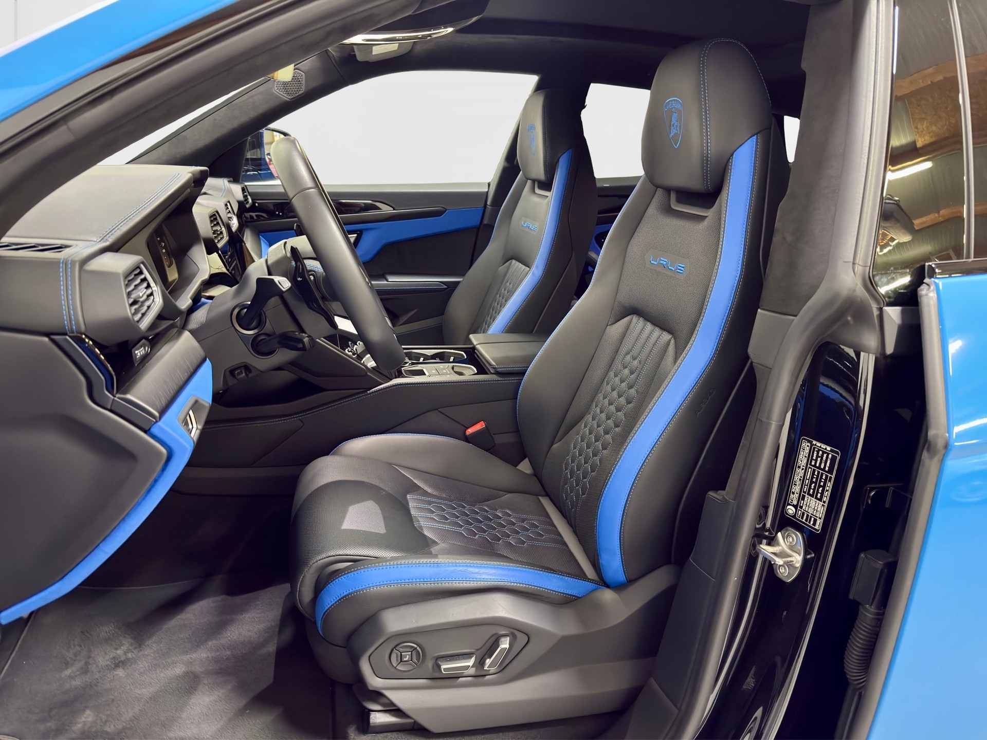 LAMBORGHINI Urus S E-Gear-image-15