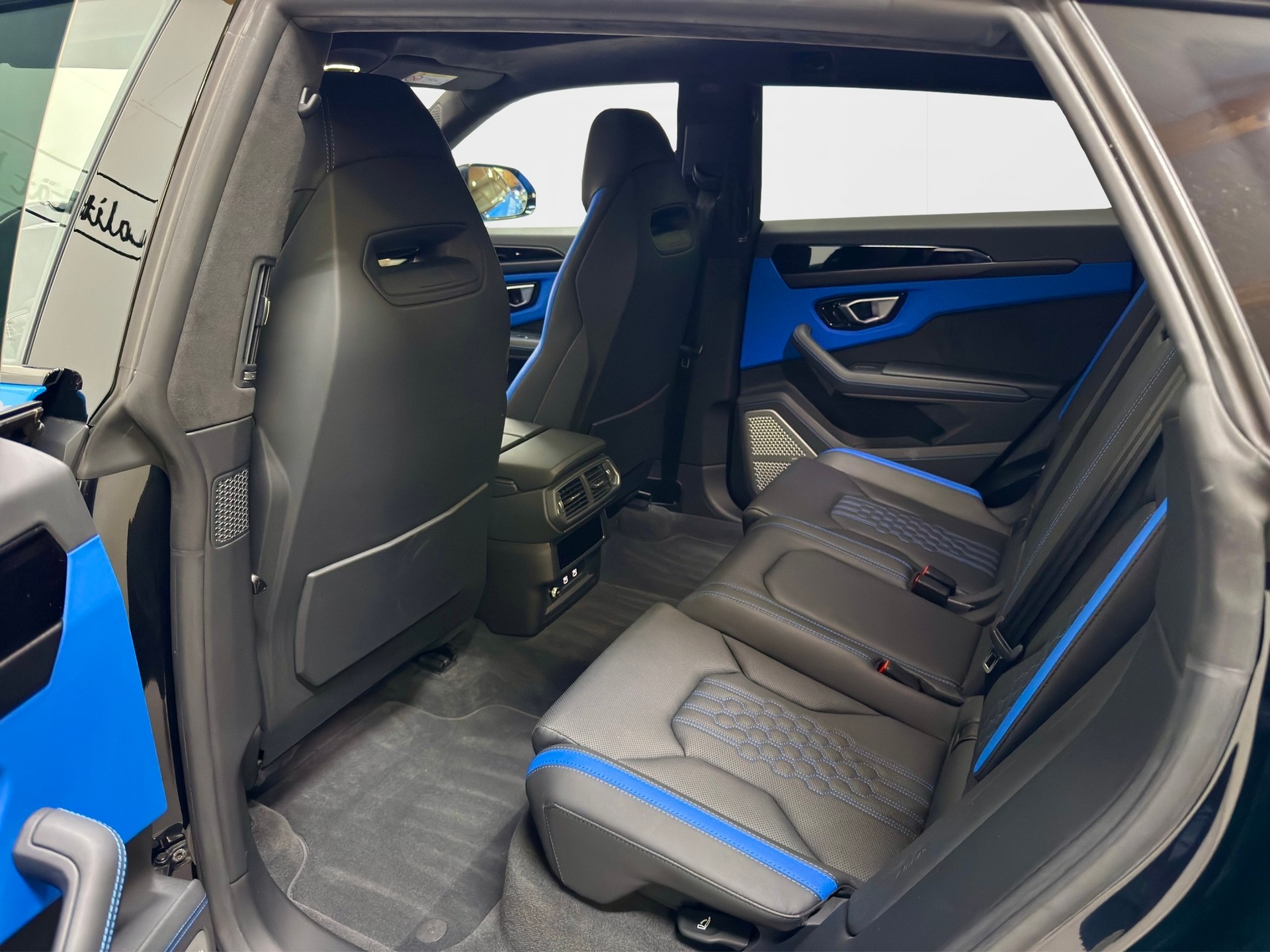LAMBORGHINI Urus S E-Gear-image-13