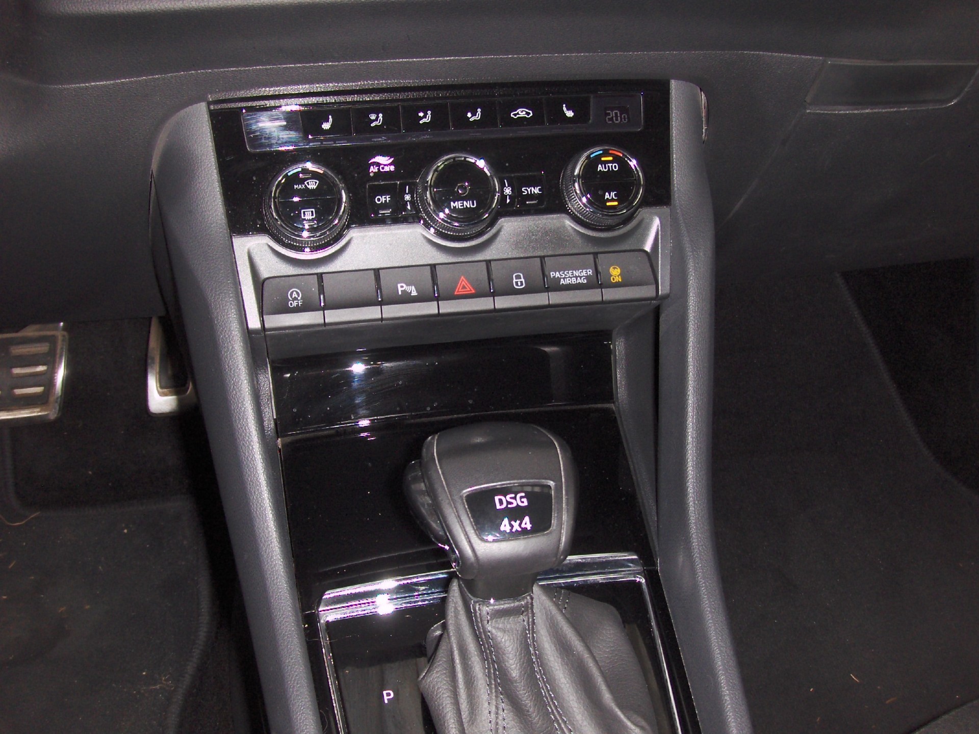 SKODA Karoq 2.0 TDI CR Ambition 4x4 DSG-image-10