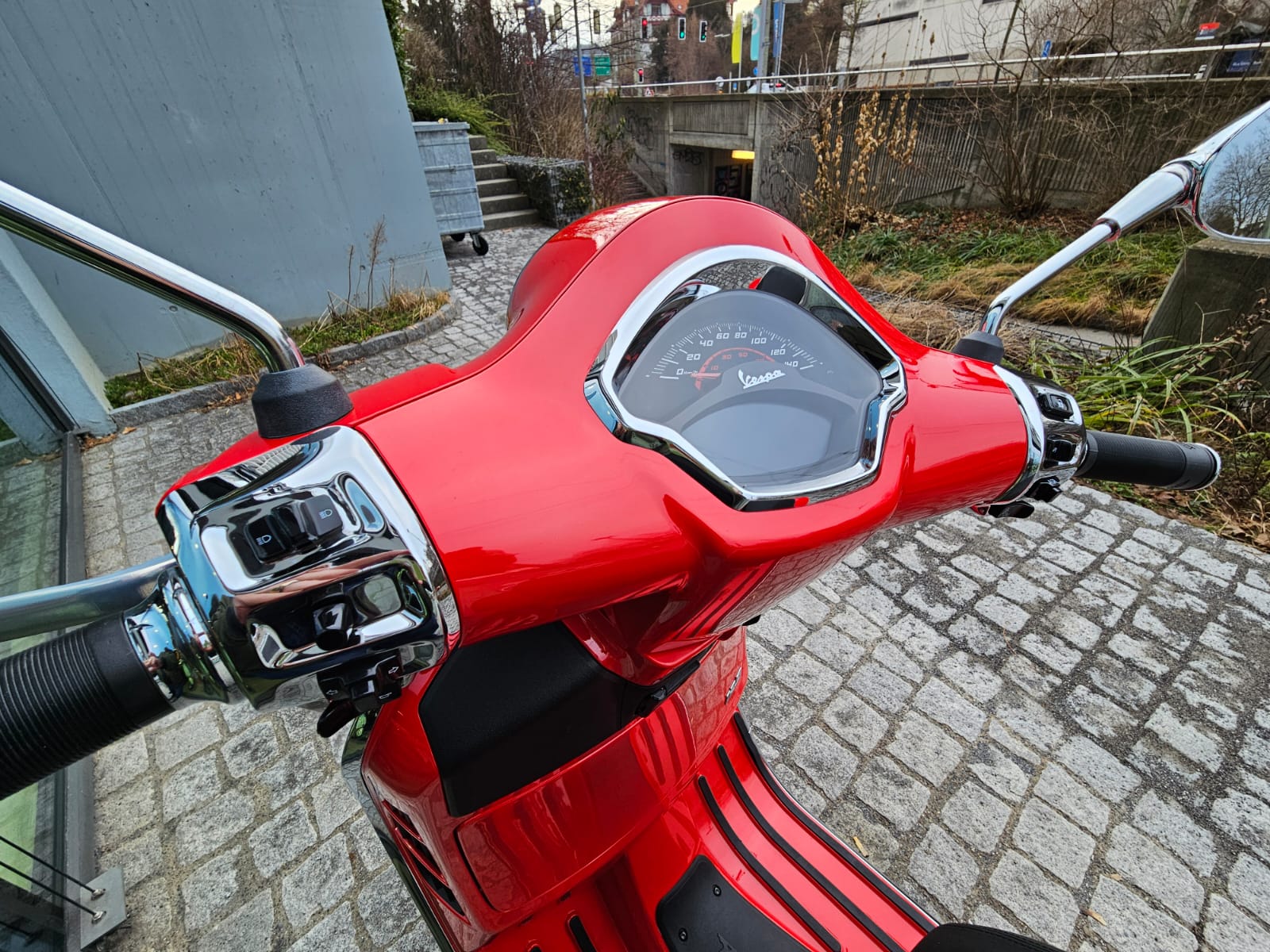 PIAGGIO Vespa GTS 125 Super Euro 5+-image-6