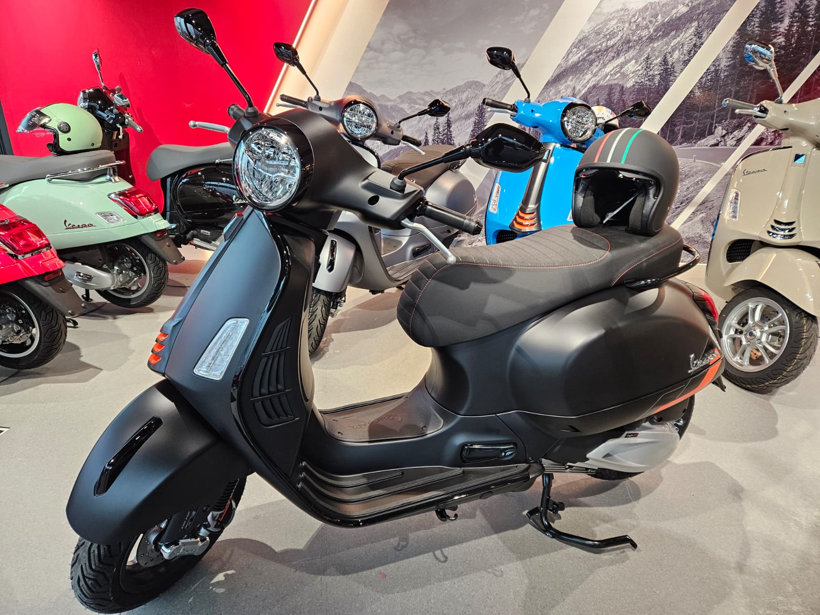 PIAGGIO Vespa GTS 125 Super Euro 5+-image-14