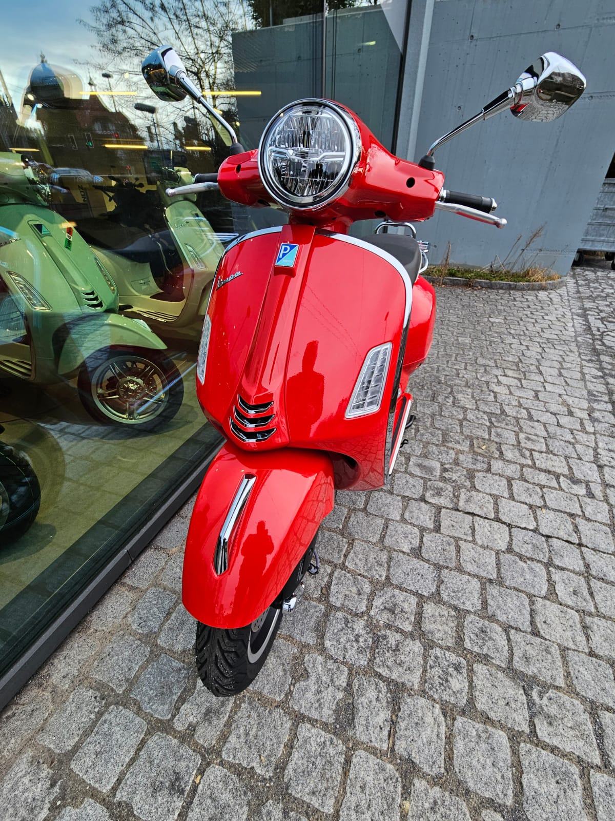 PIAGGIO Vespa GTS 125 Super Euro 5+-image-4