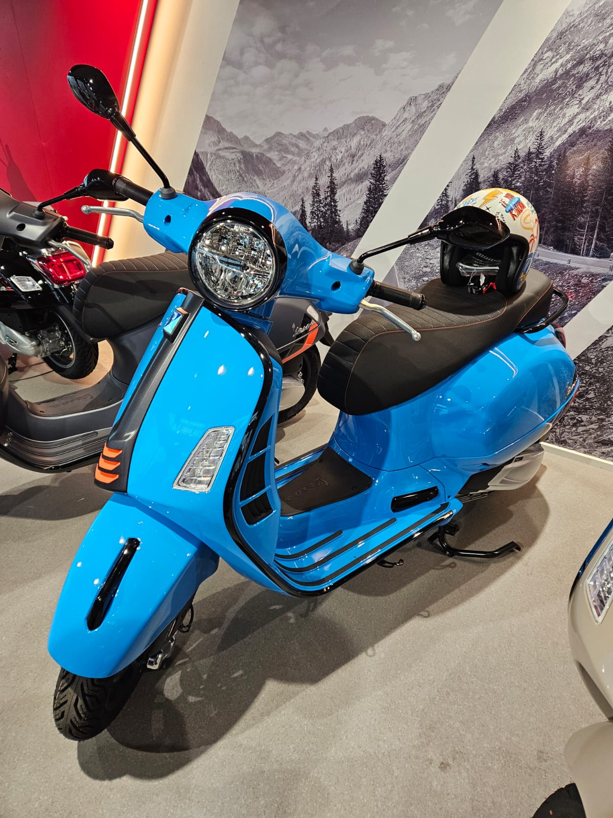 PIAGGIO Vespa GTS 125 Super Euro 5+-image-13