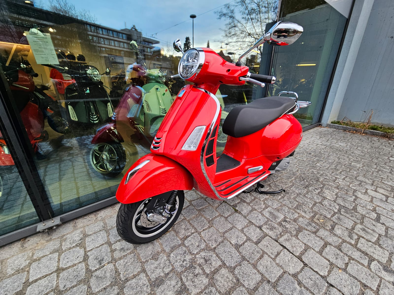 PIAGGIO Vespa GTS 125 Super Euro 5+-image-7