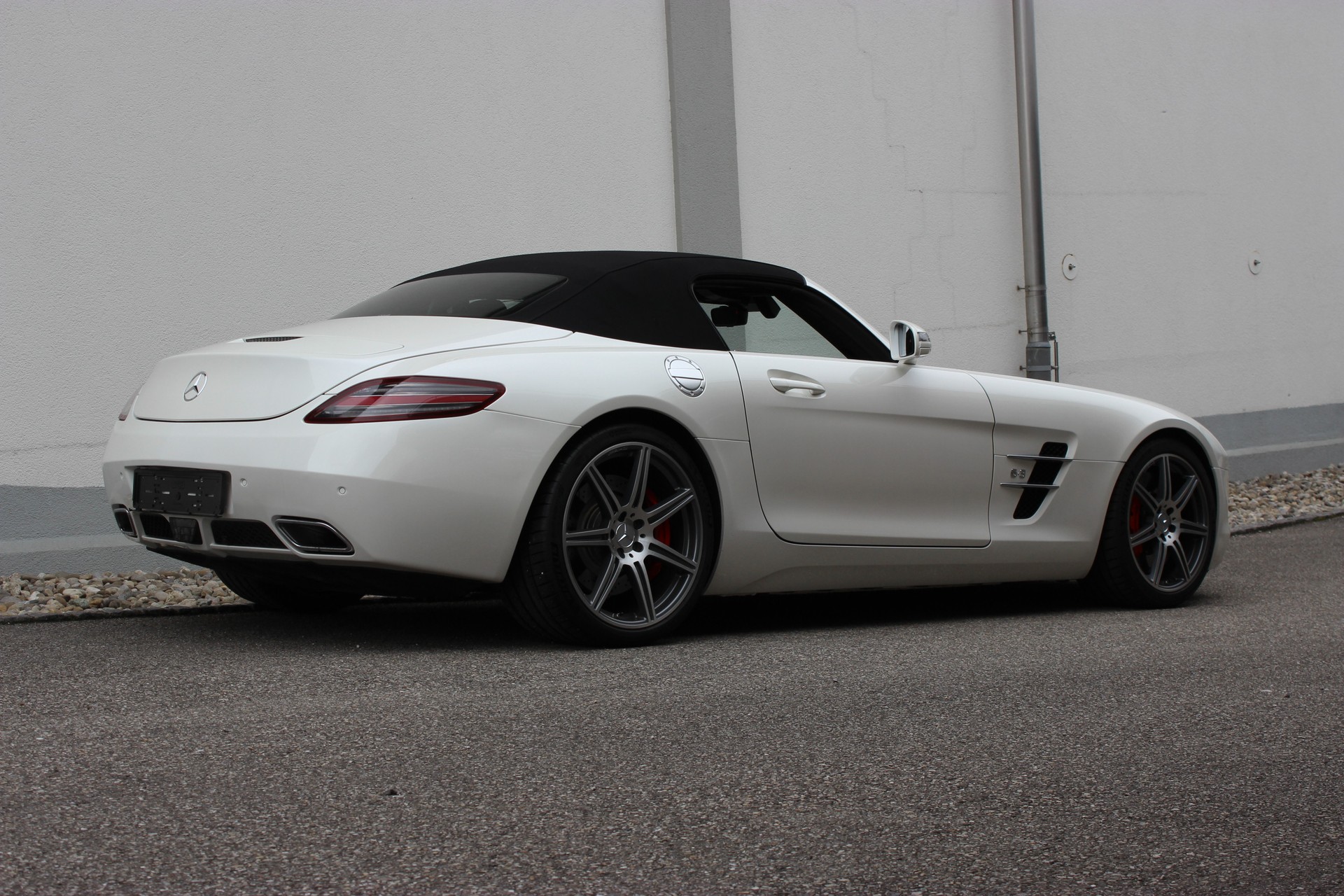 MERCEDES-BENZ SLS AMG Roadster-showroom-element-2