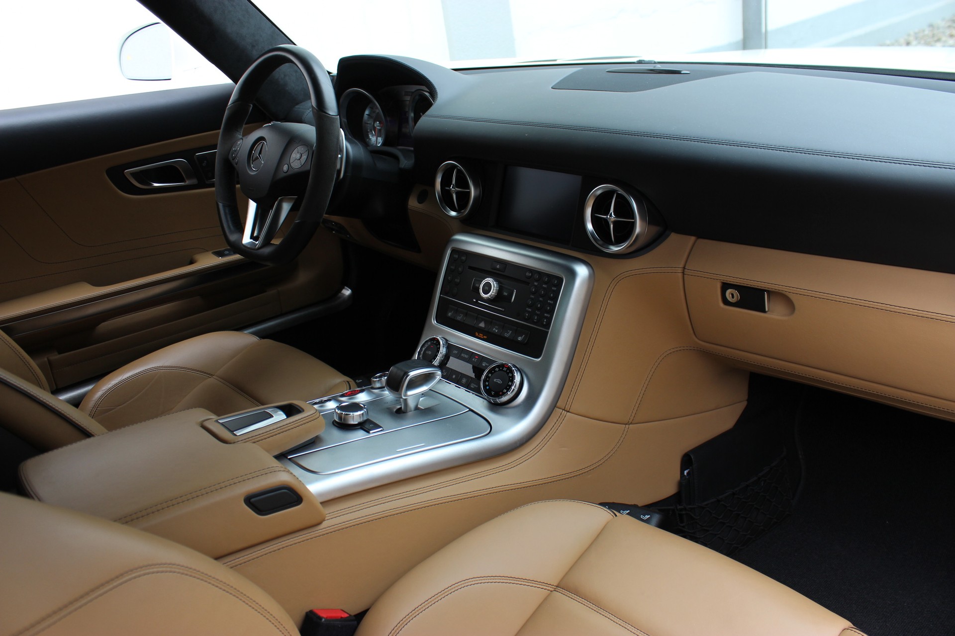 MERCEDES-BENZ SLS AMG Roadster-showroom-element-1