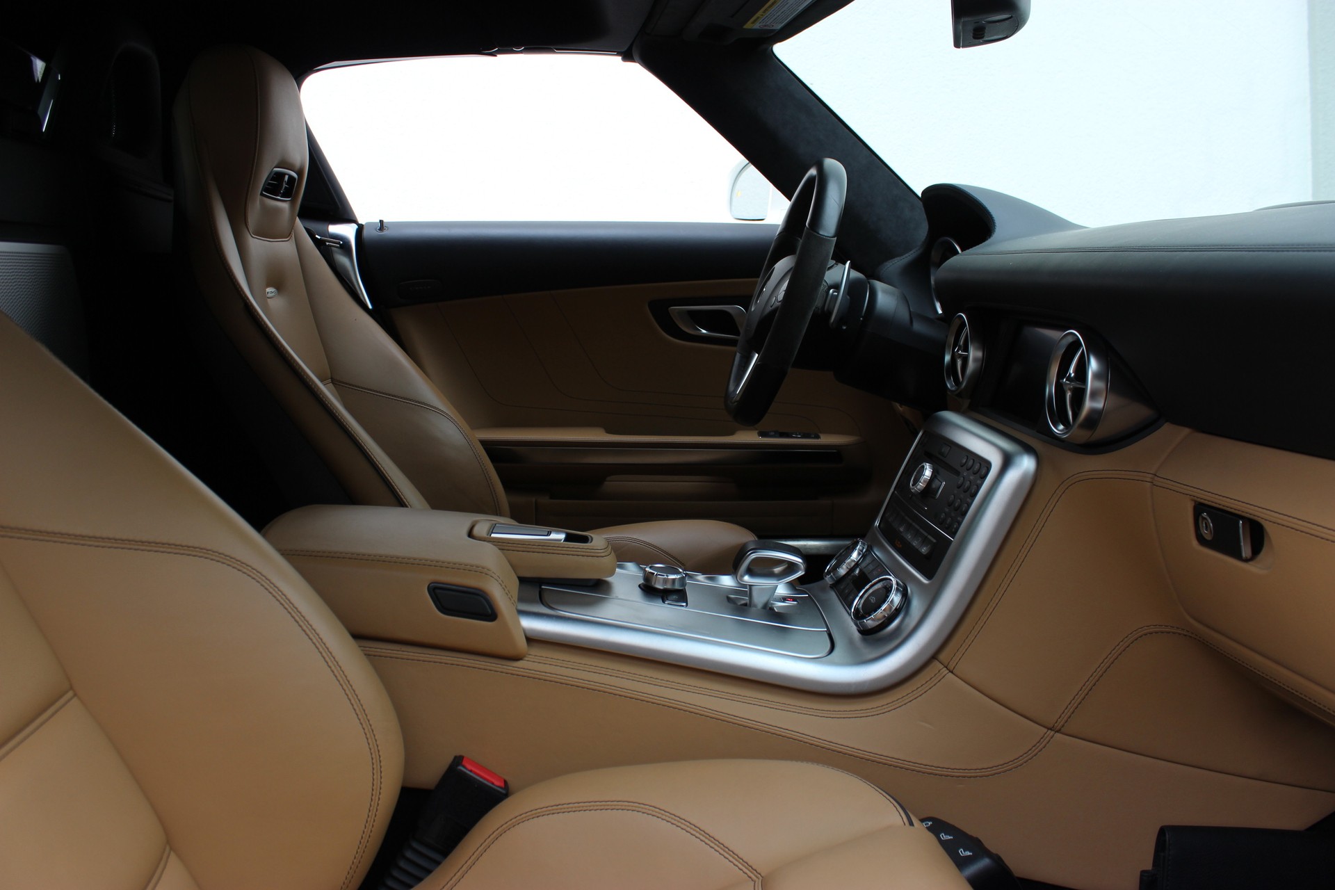 MERCEDES-BENZ SLS AMG Roadster-showroom-element-3