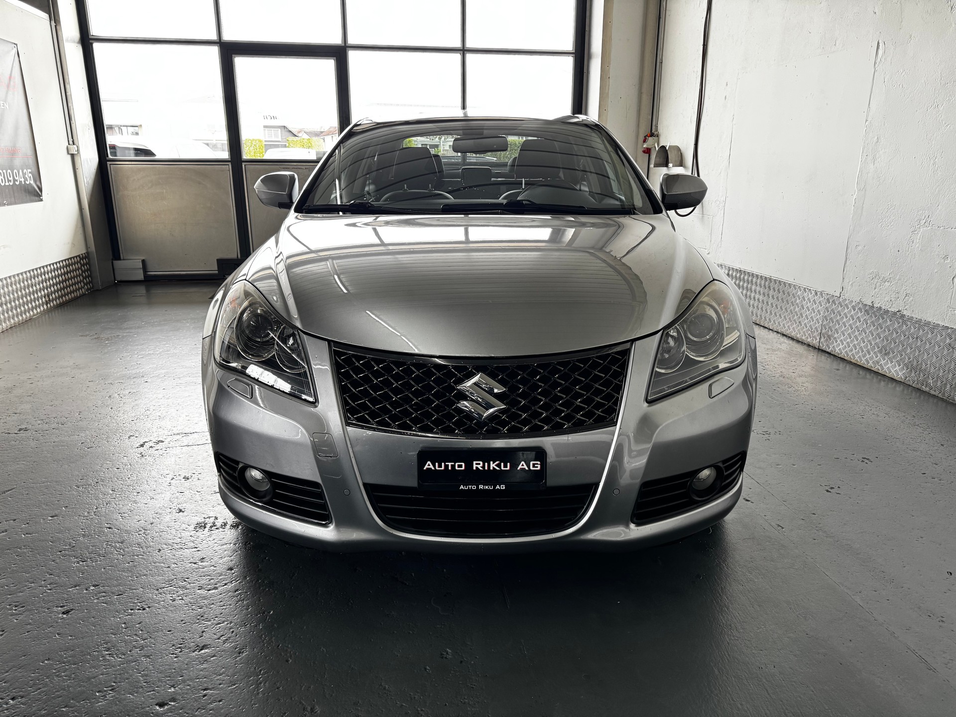 SUZUKI Kizashi 2.4 GL Top 4WD CVT-showroom-element-3