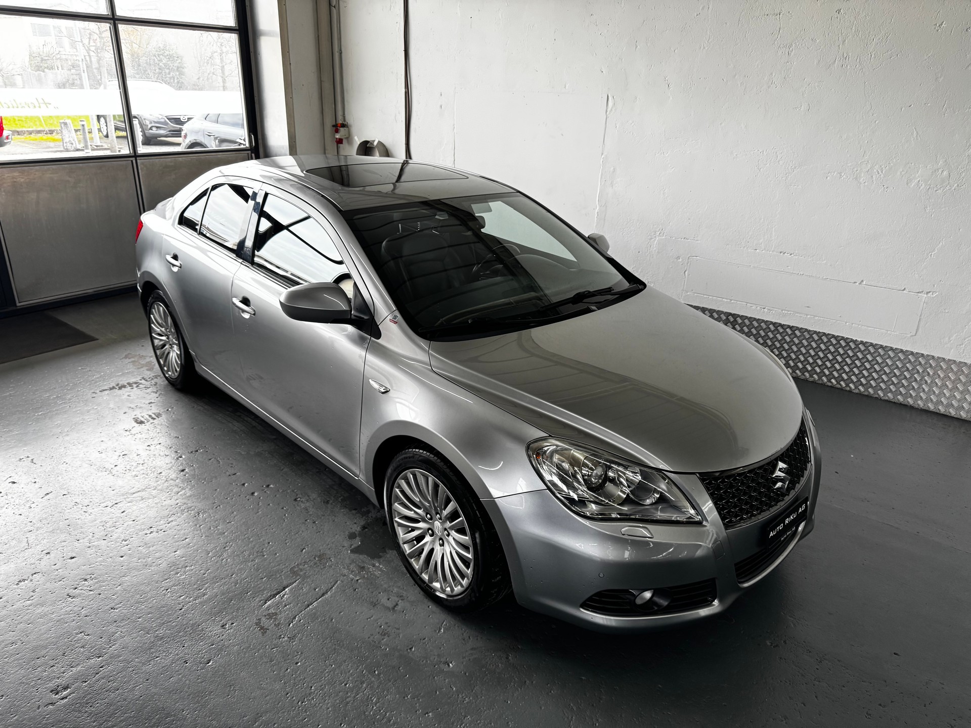 SUZUKI Kizashi 2.4 GL Top 4WD CVT