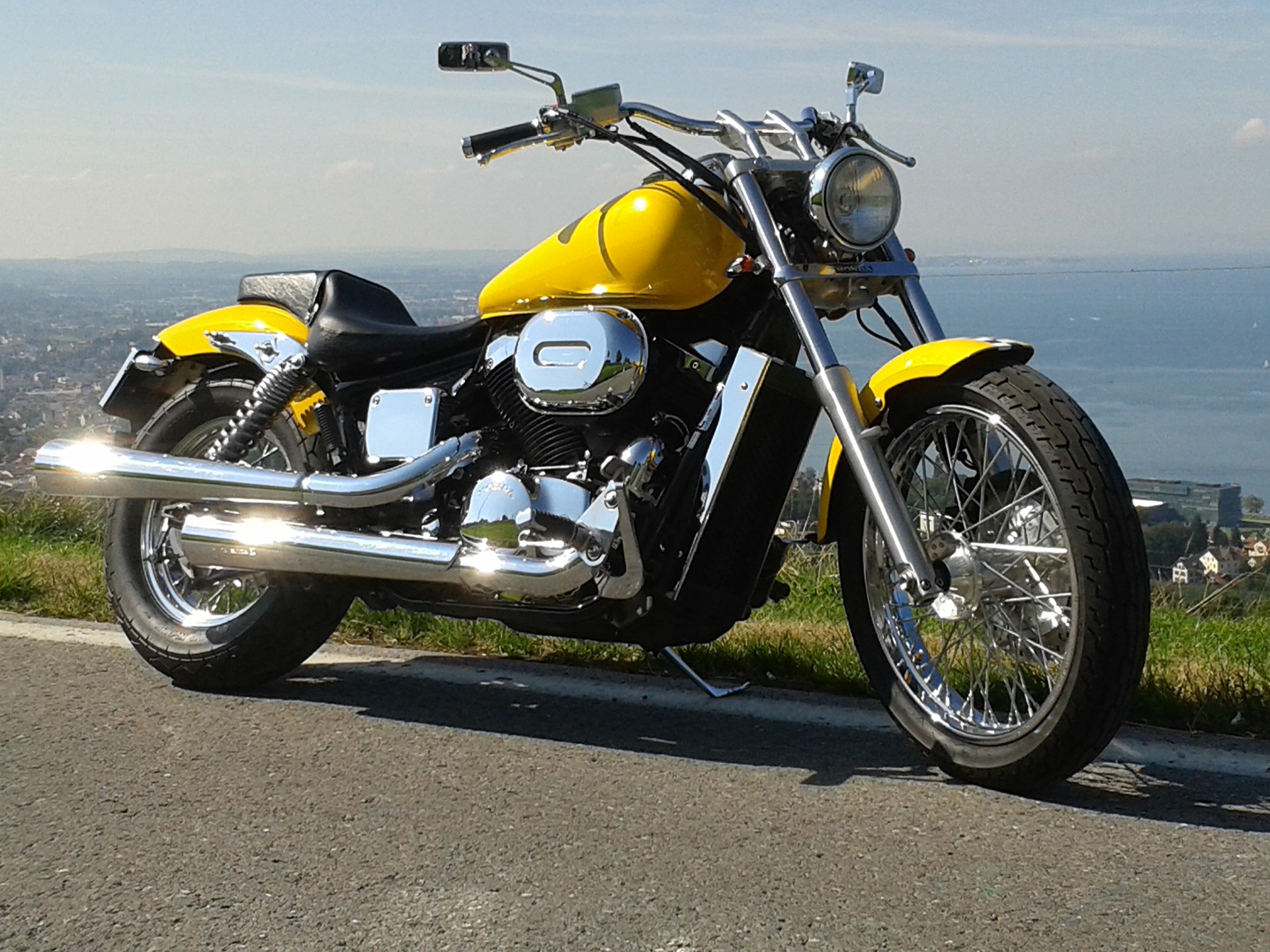 HONDA VT 750 DC Black Widow-image-1