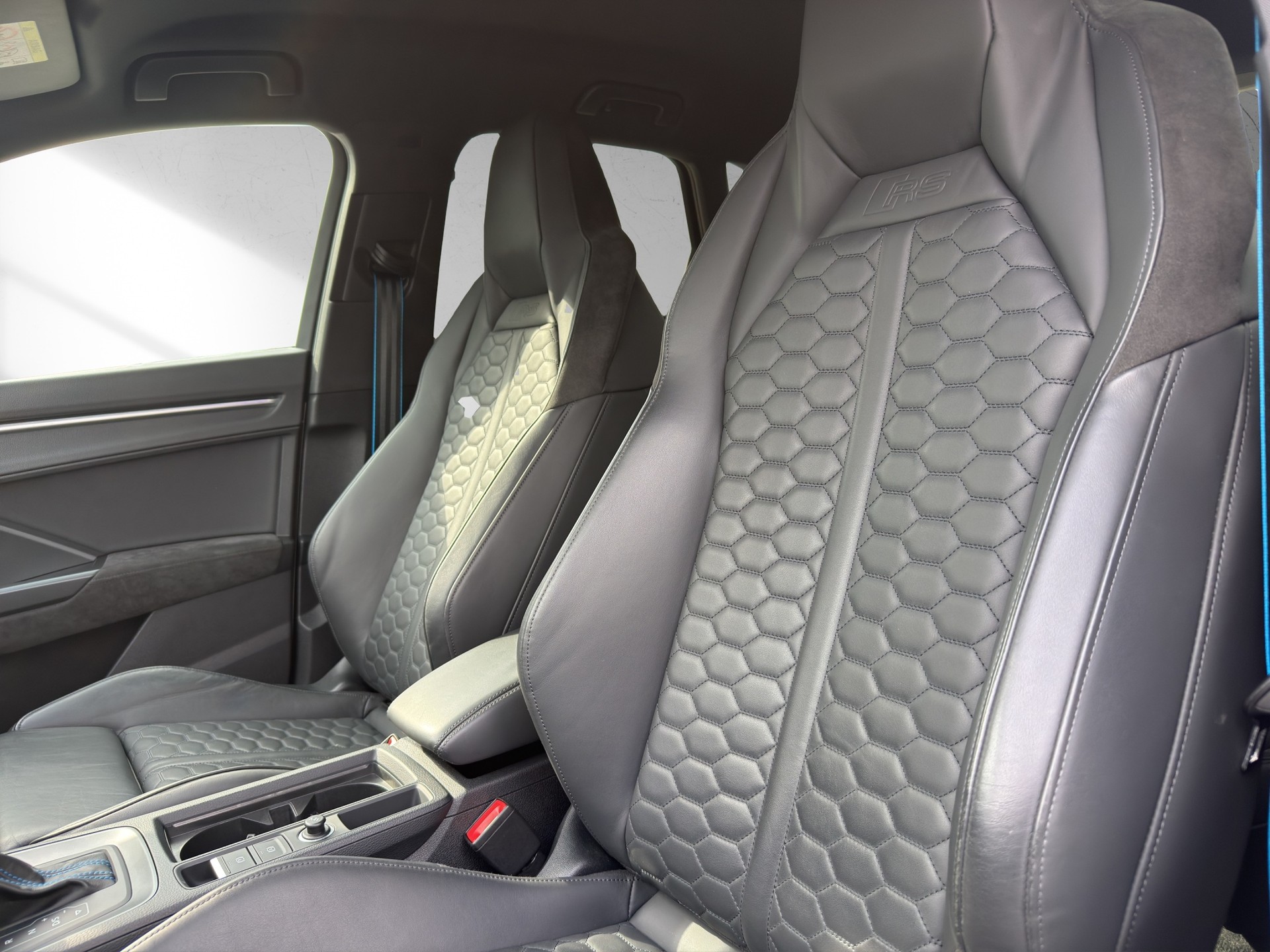 AUDI RS Q3 2.5 TFSI quattro S tronic-image-8