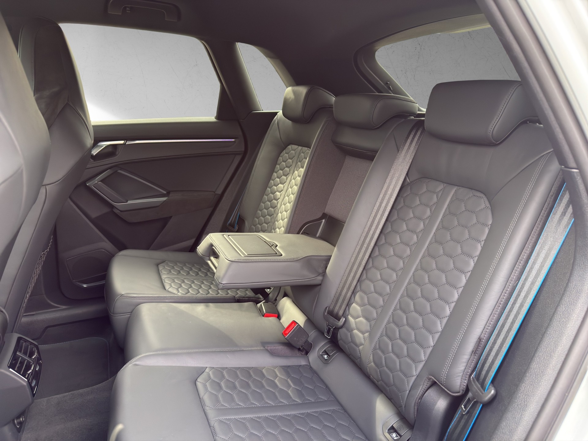 AUDI RS Q3 2.5 TFSI quattro S tronic-image-10