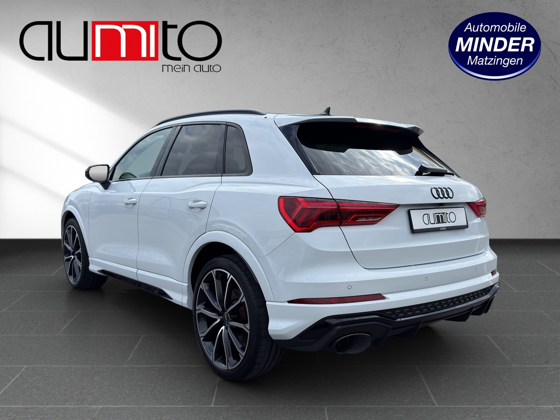 AUDI RS Q3 2.5 TFSI quattro S tronic-image-4