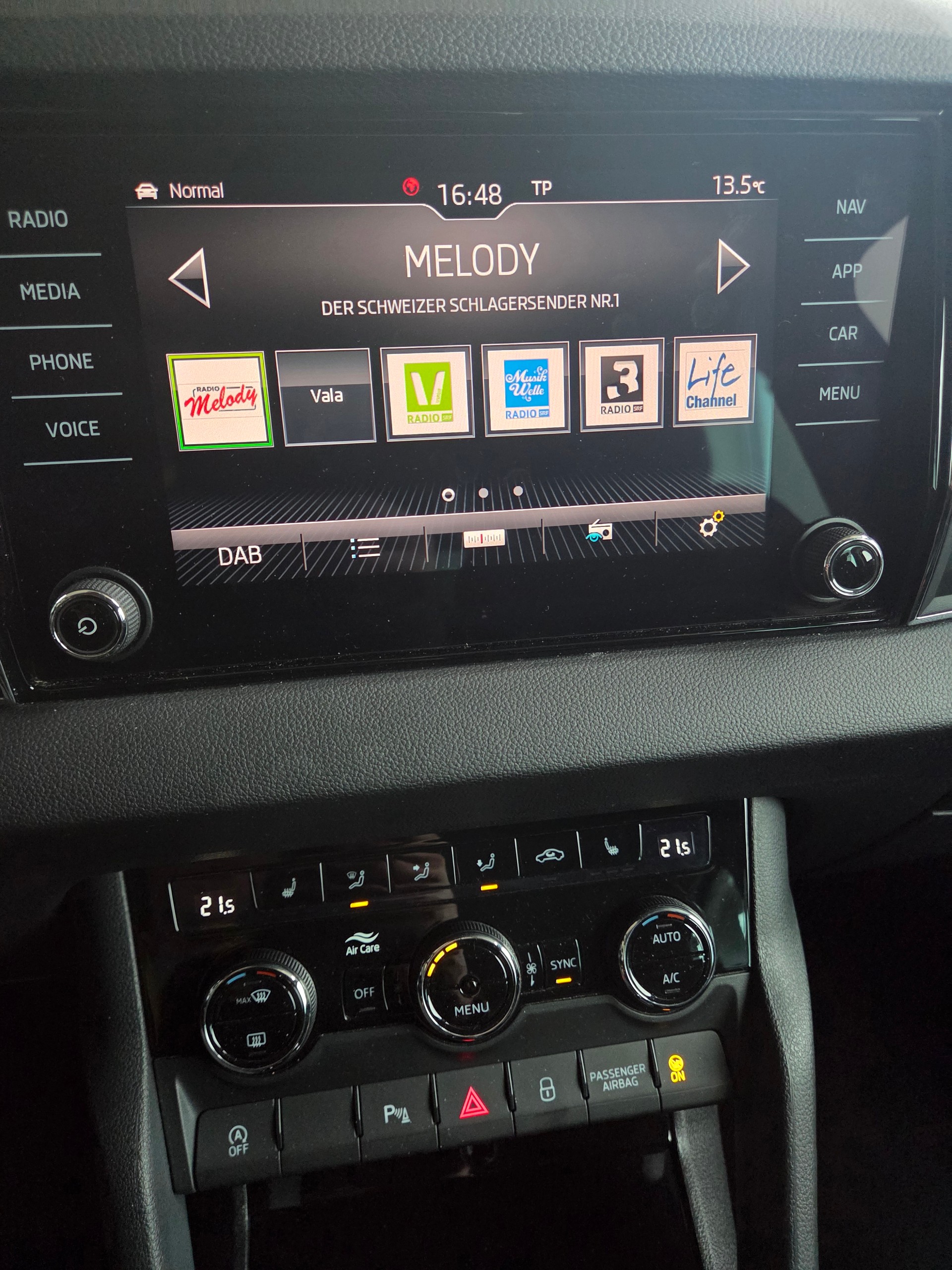 SKODA Karoq 2.0 TDI CR Smile 4x4 DSG-image-7