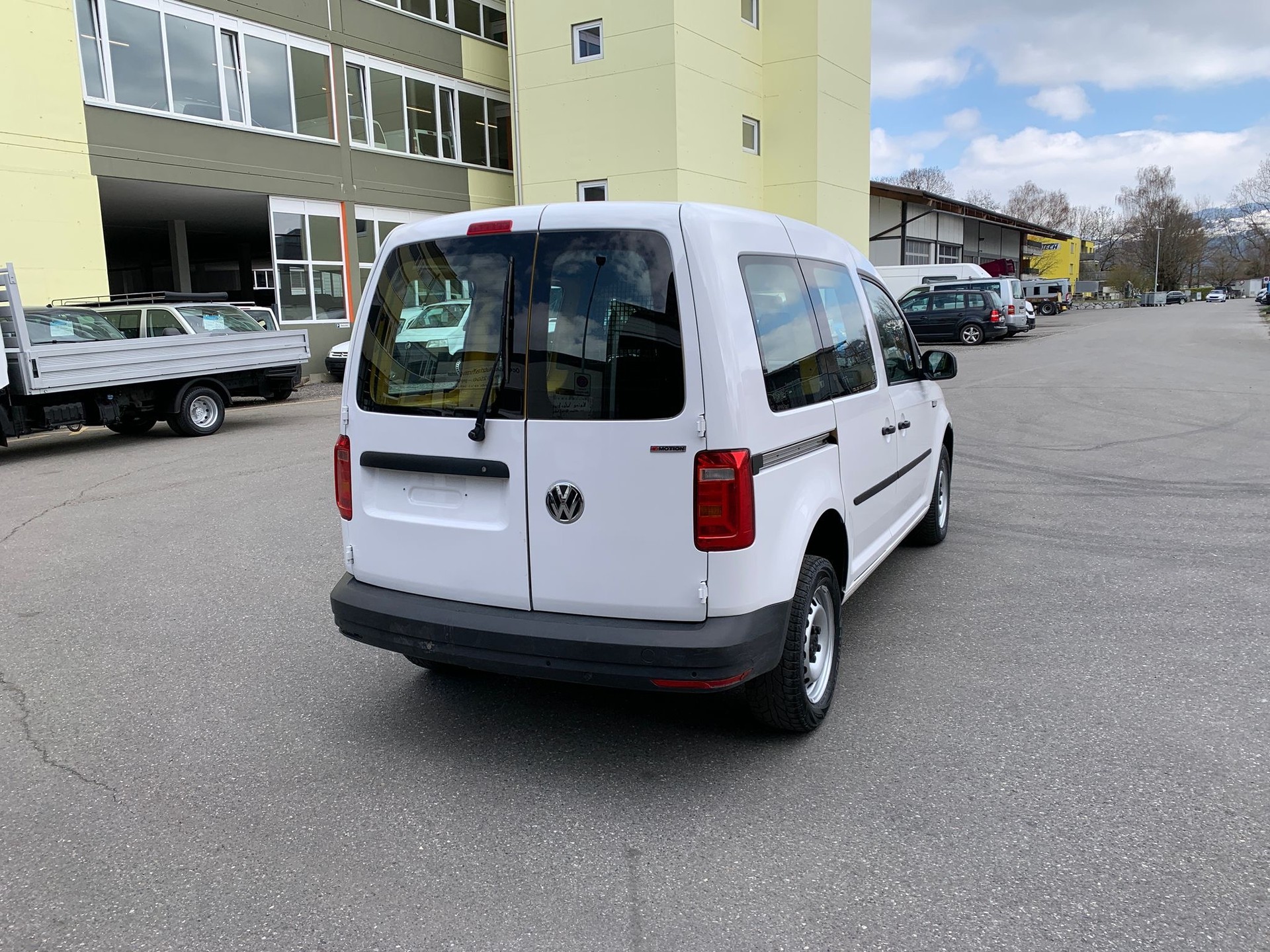 VW Caddy 2.0TDI 4Motion BlueMotion Technology-showroom-element-3