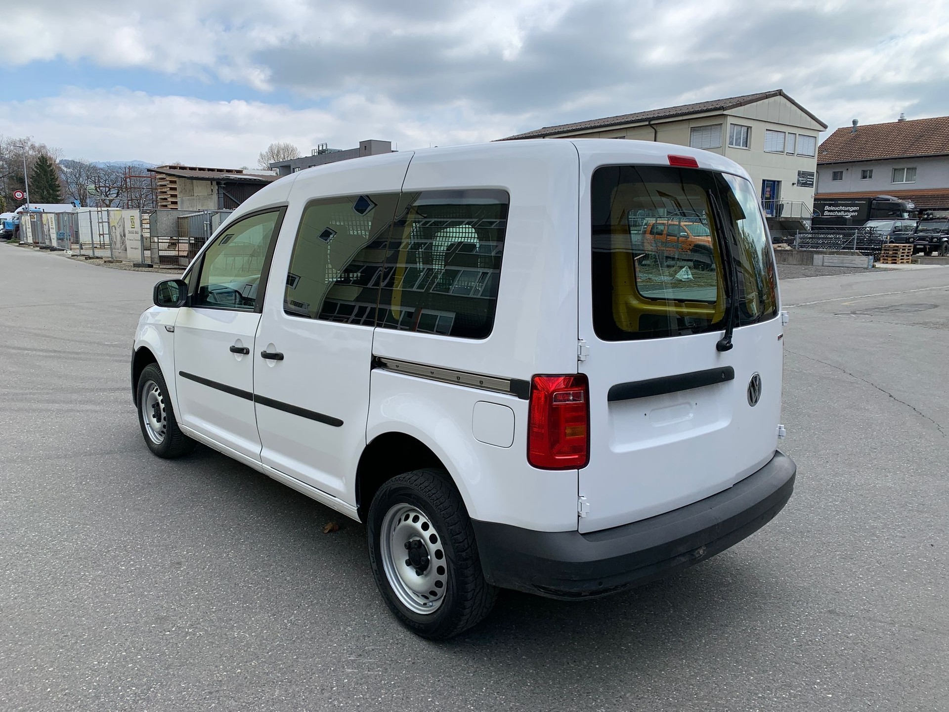 VW Caddy 2.0TDI 4Motion BlueMotion Technology-showroom-element-2