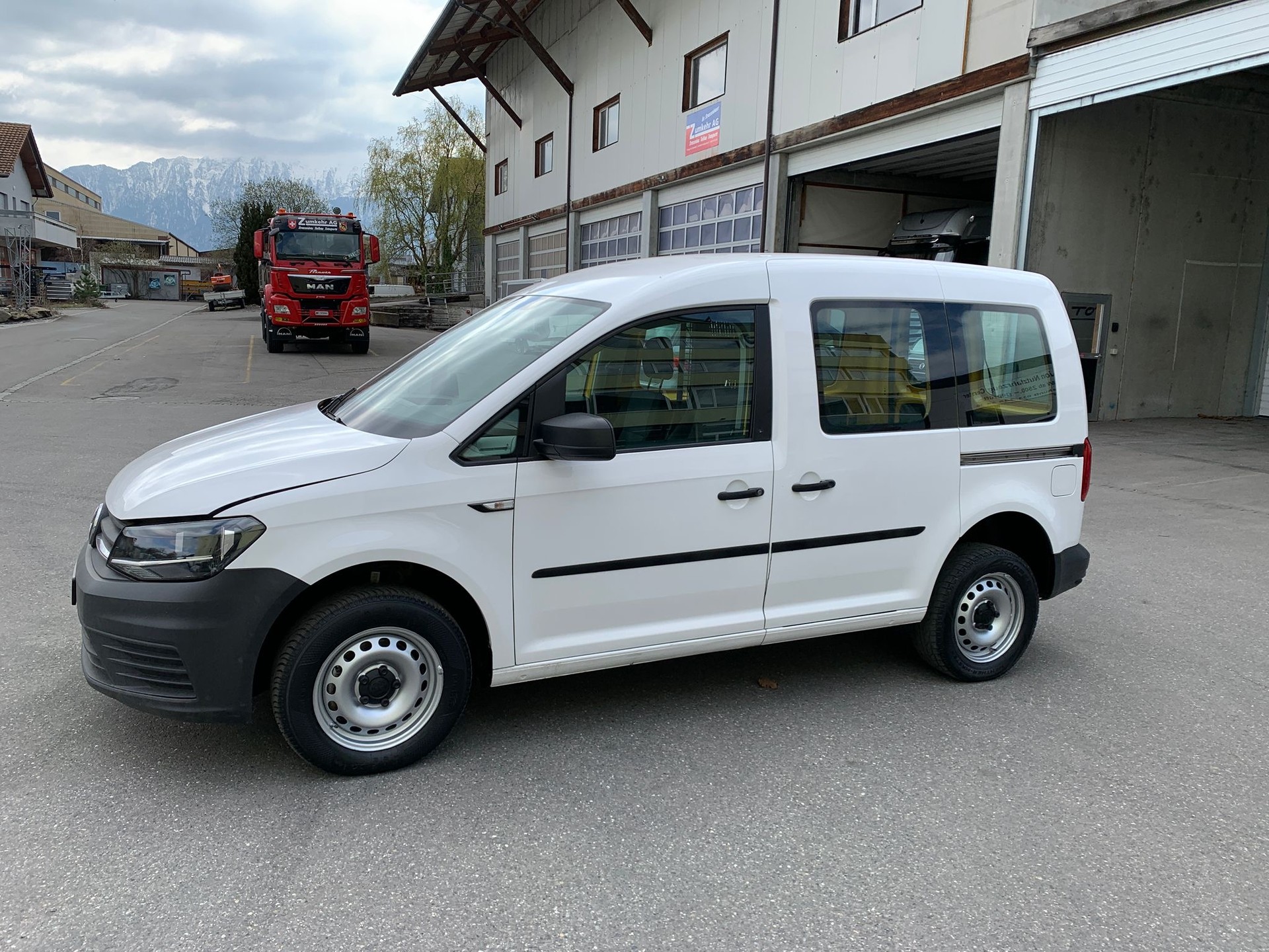 VW Caddy 2.0TDI 4Motion BlueMotion Technology-showroom-element-1