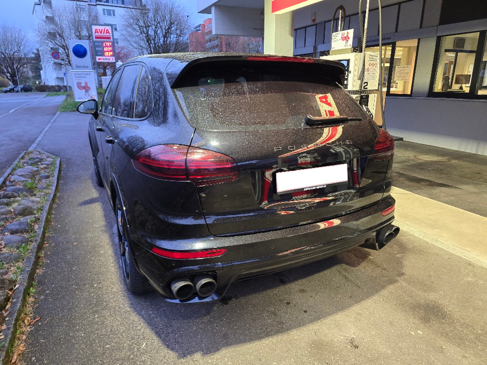 PORSCHE Cayenne Turbo-showroom-element-2