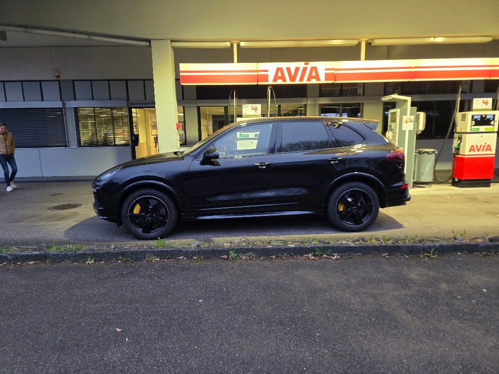 PORSCHE Cayenne Turbo-image-4
