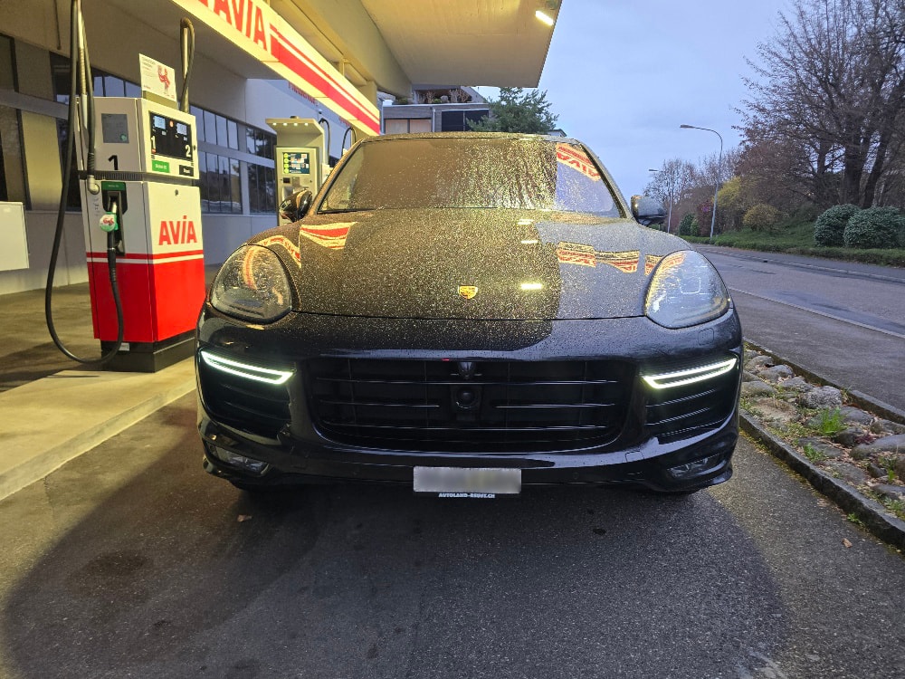 PORSCHE Cayenne Turbo-showroom-element-1
