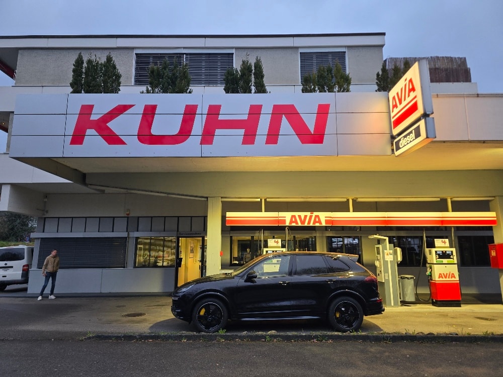 PORSCHE Cayenne Turbo-showroom-element-3