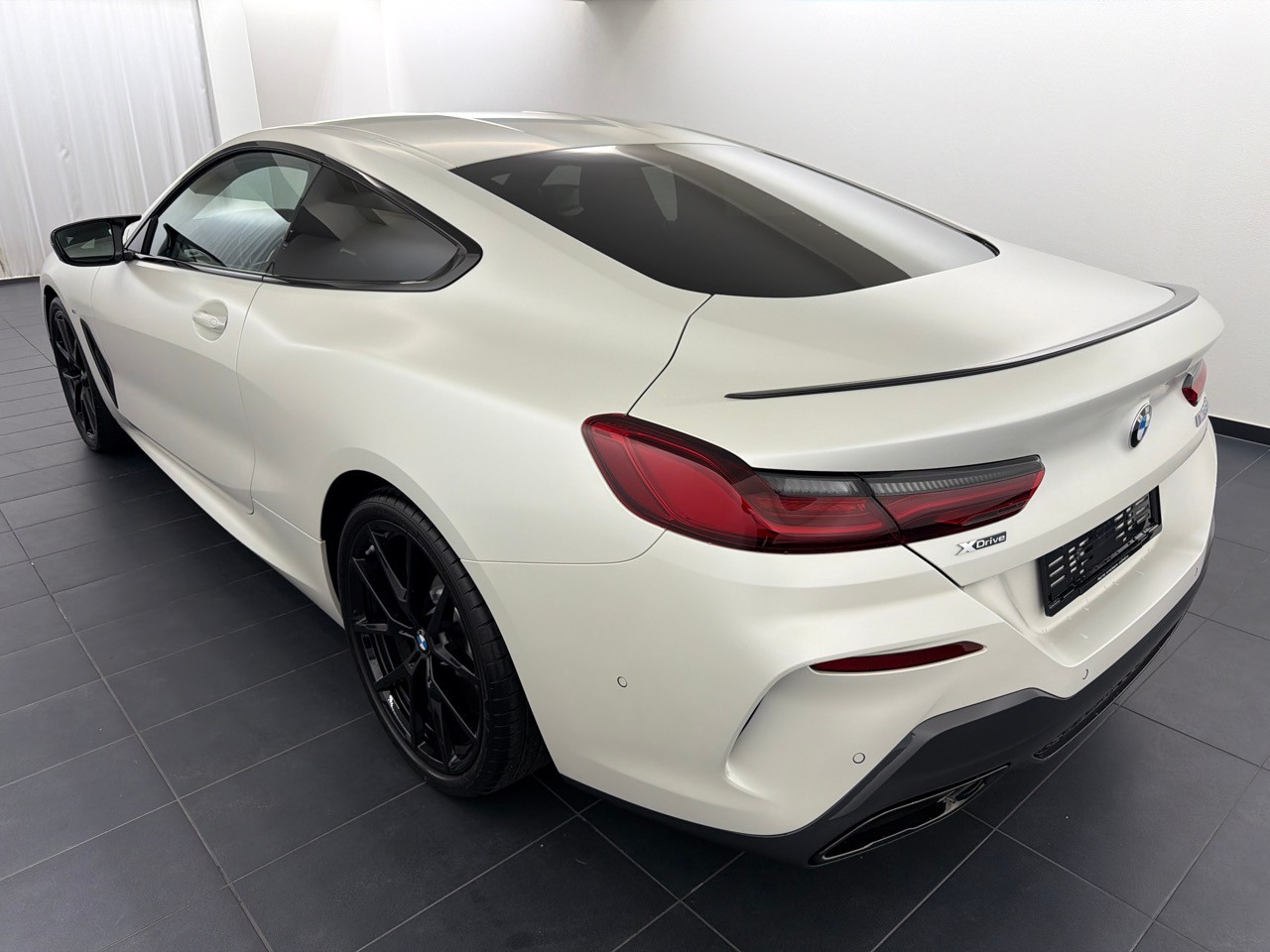 BMW M850i xDrive-showroom-element-1
