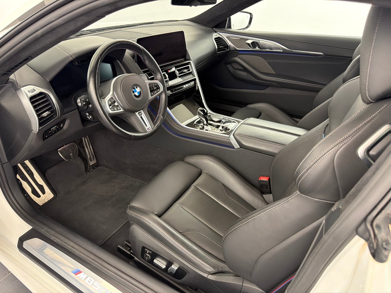 BMW M850i xDrive-image-4
