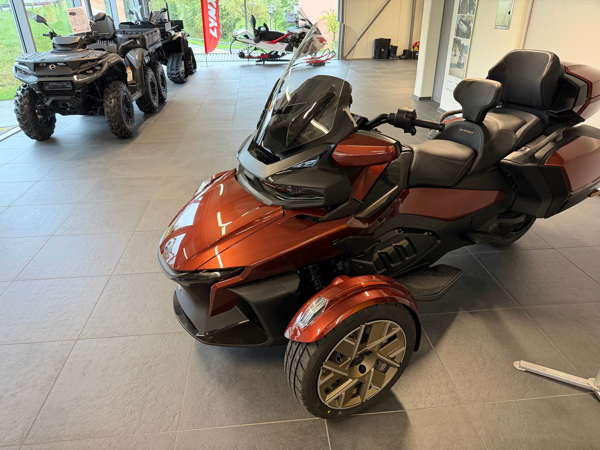 CAN-AM Spyder RT Sea to Sky-image-3