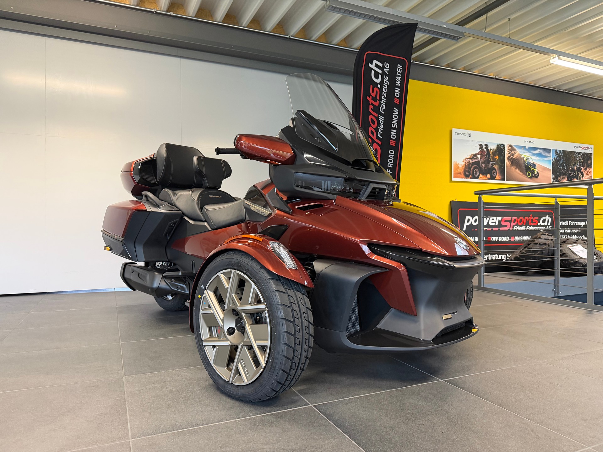 CAN-AM Spyder RT Sea to Sky-image-2