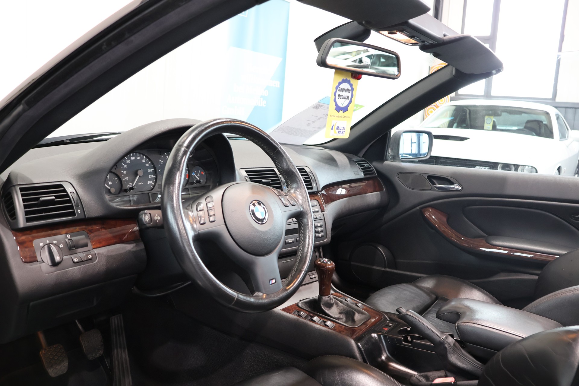 BMW 320Ci Cabriolet-image-10
