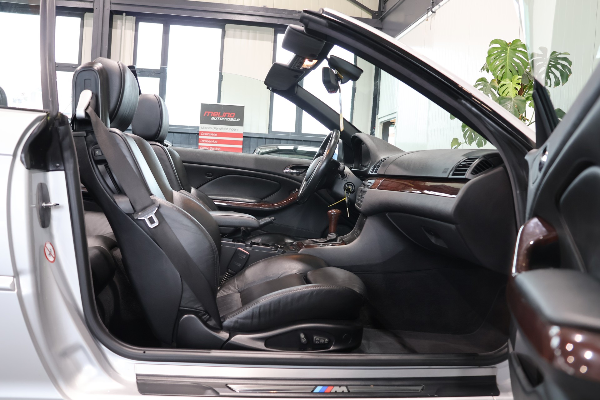 BMW 320Ci Cabriolet-image-12