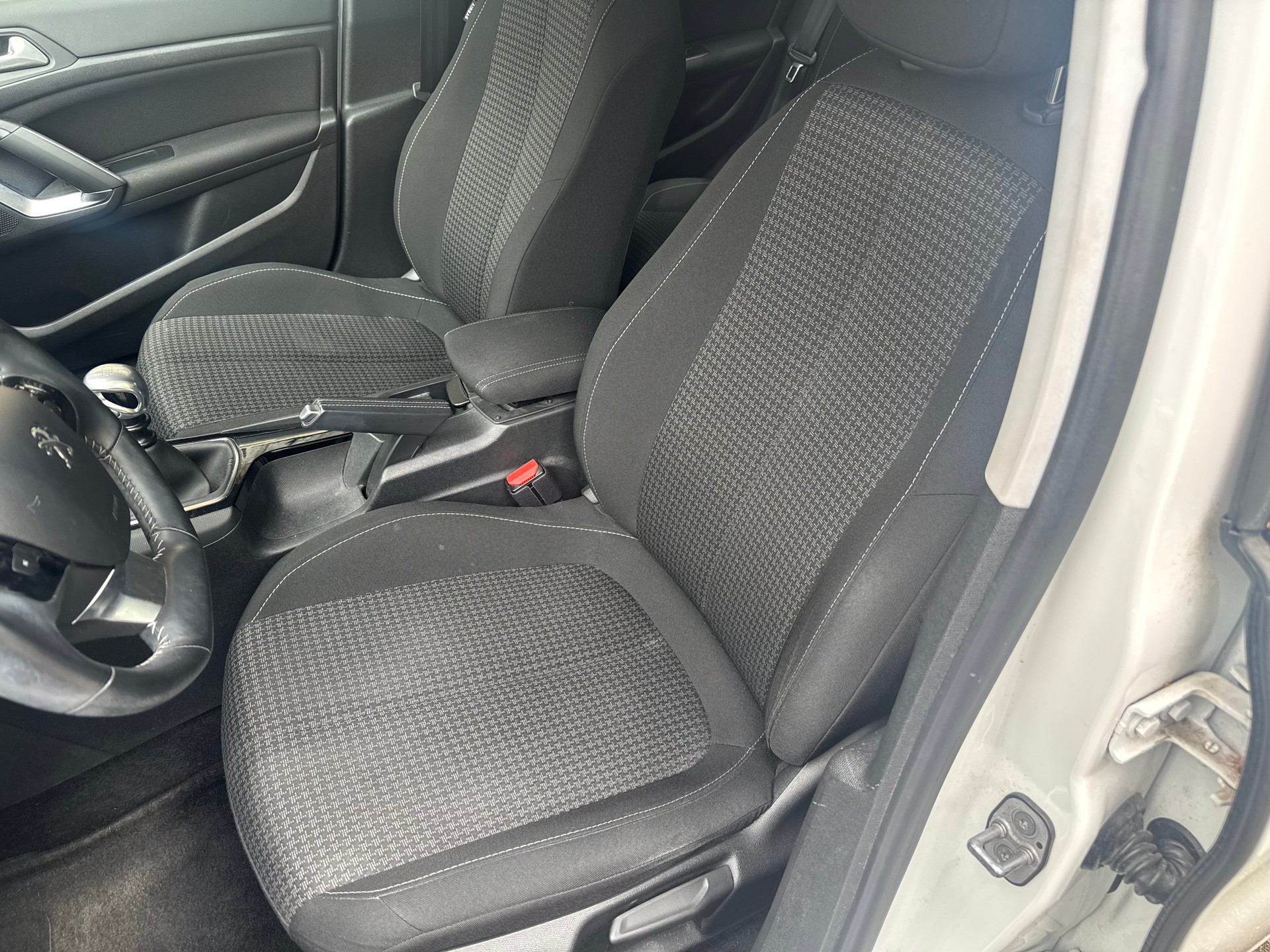 PEUGEOT 308 1.2 THP Active-image-6
